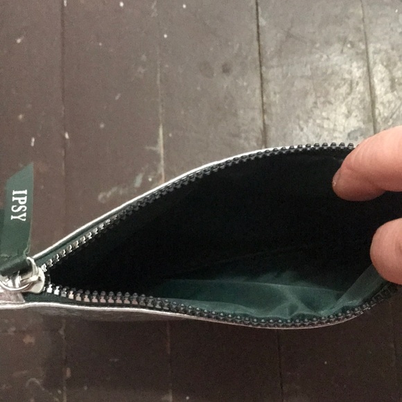 Ipsy bag - Picture 2 of 3